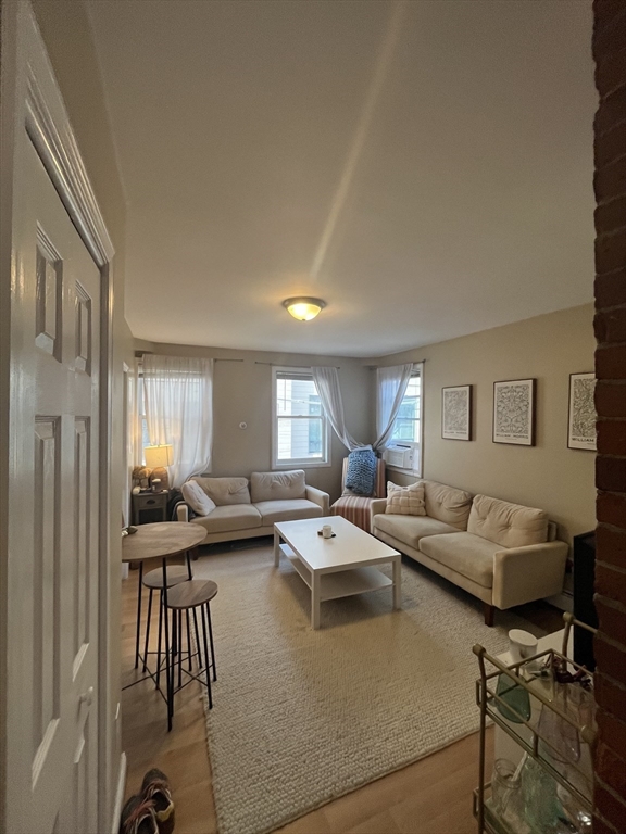 317 Silver, Boston, Massachusetts, 2 Bedrooms Bedrooms, 3 Rooms Rooms,1 BathroomBathrooms,Residential Lease,For Rent,Silver,73552605