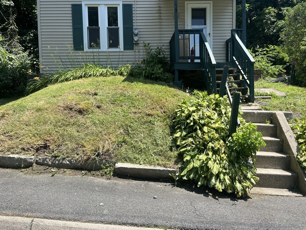 54 Marietta St, North Adams, Massachusetts, 5 Bedrooms Bedrooms, 10 Rooms Rooms,2 BathroomsBathrooms,Residential Income,For Sale,Marietta St,73552615