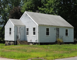 28 Pleasant St, Hanson, Massachusetts, 2 Bedrooms Bedrooms, 5 Rooms Rooms,1 BathroomBathrooms,Residential,For Sale,Pleasant St,73552645