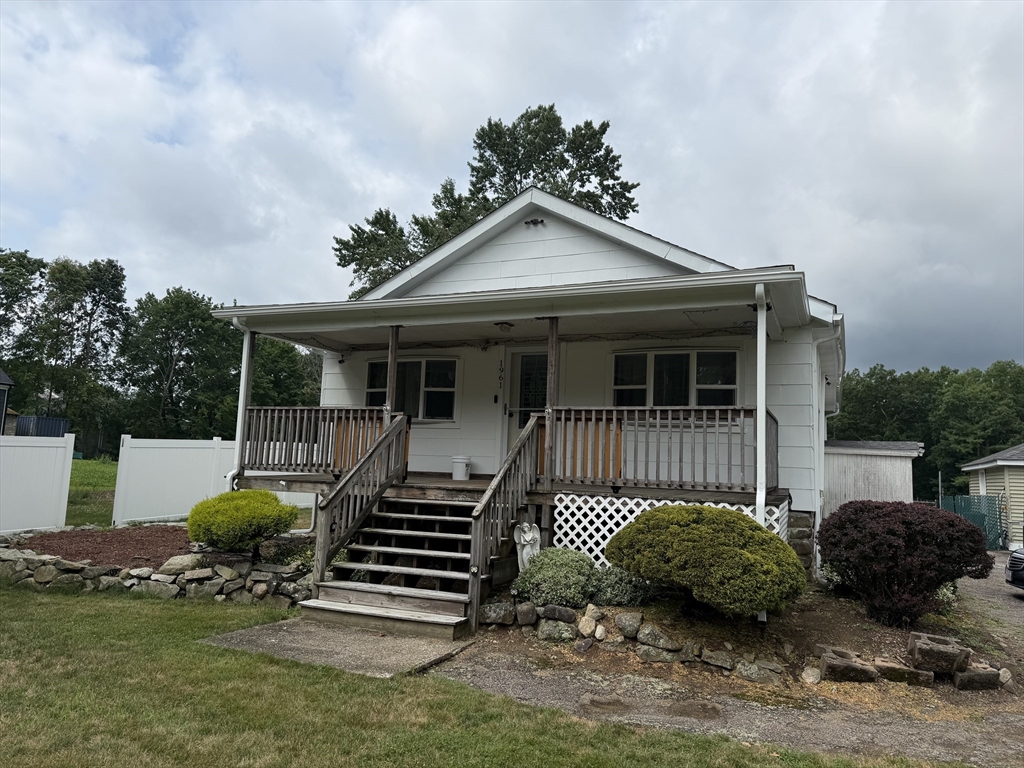 1961 Washington St, Stoughton, Massachusetts, 3 Bedrooms Bedrooms, 6 Rooms Rooms,1 BathroomBathrooms,Residential,For Sale,Washington St,73552654