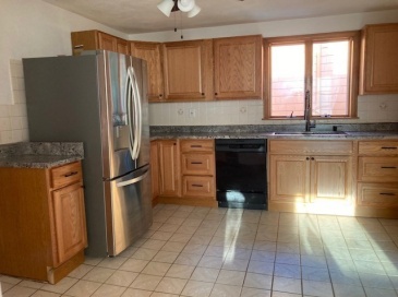 60 Berkeley St., Somerville, Massachusetts, 2 Bedrooms Bedrooms, 6 Rooms Rooms,1 BathroomBathrooms,Residential Lease,For Rent,Berkeley St.,73552651