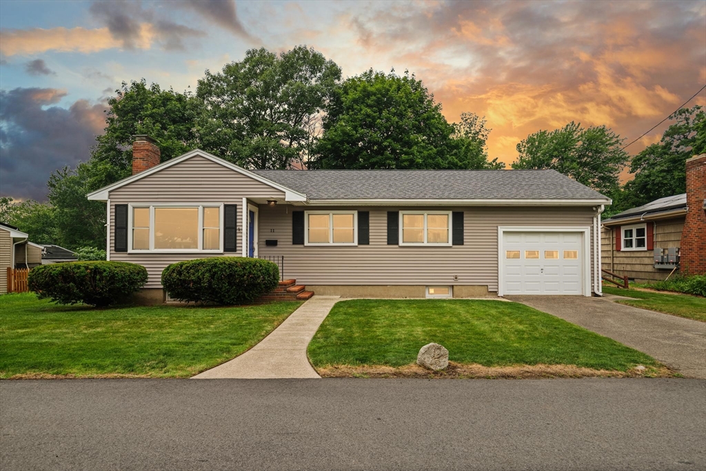 11 Fellsmere Street, Lynn, Massachusetts, 3 Bedrooms Bedrooms, 6 Rooms Rooms,1 BathroomBathrooms,Residential,For Sale,Fellsmere Street,73552310