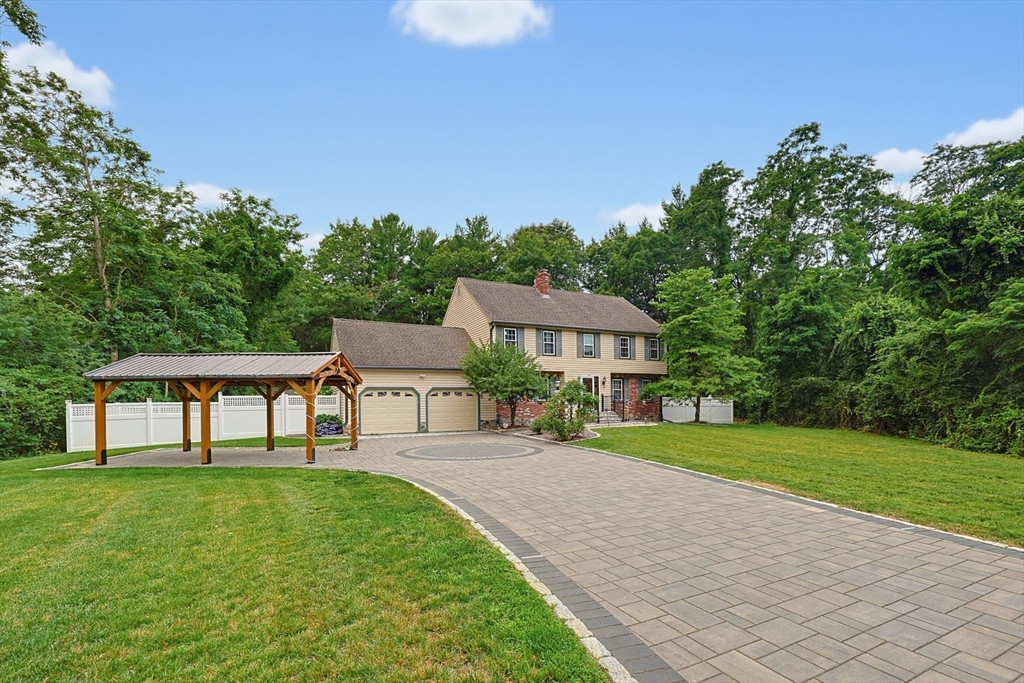 5 Saw Mill Pond Road, Sharon, Massachusetts, 4 Bedrooms Bedrooms, 8 Rooms Rooms,3.5 BathroomsBathrooms,Residential Lease,For Rent,Saw Mill Pond Road,73552344