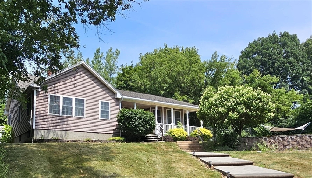 25 Robbins Ave, Dracut, Massachusetts, 3 Bedrooms Bedrooms, 7 Rooms Rooms,1 BathroomBathrooms,Residential,For Sale,Robbins Ave,73552352