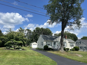 26 Windsor Ave, Pittsfield, Massachusetts, 2 Bedrooms Bedrooms, 5 Rooms Rooms,1 BathroomBathrooms,Residential,For Sale,Windsor Ave,73549506