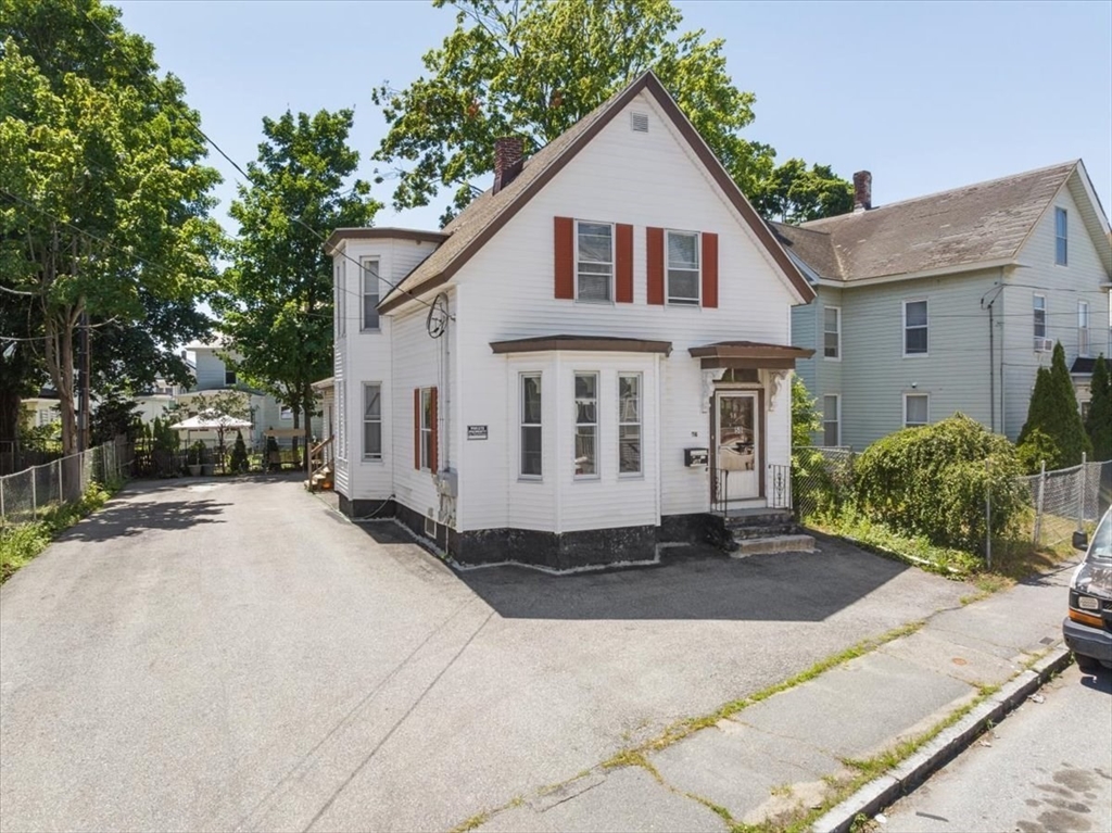 56-58 Pine St, Lowell, Massachusetts, 6 Bedrooms Bedrooms, 10 Rooms Rooms,2 BathroomsBathrooms,Residential Income,For Sale,Pine St,73552415