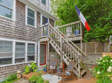 15 Court Street, Provincetown, Massachusetts, 2 Bedrooms Bedrooms, 3 Rooms Rooms,1 BathroomBathrooms,Residential,For Sale,Court Street,73552534