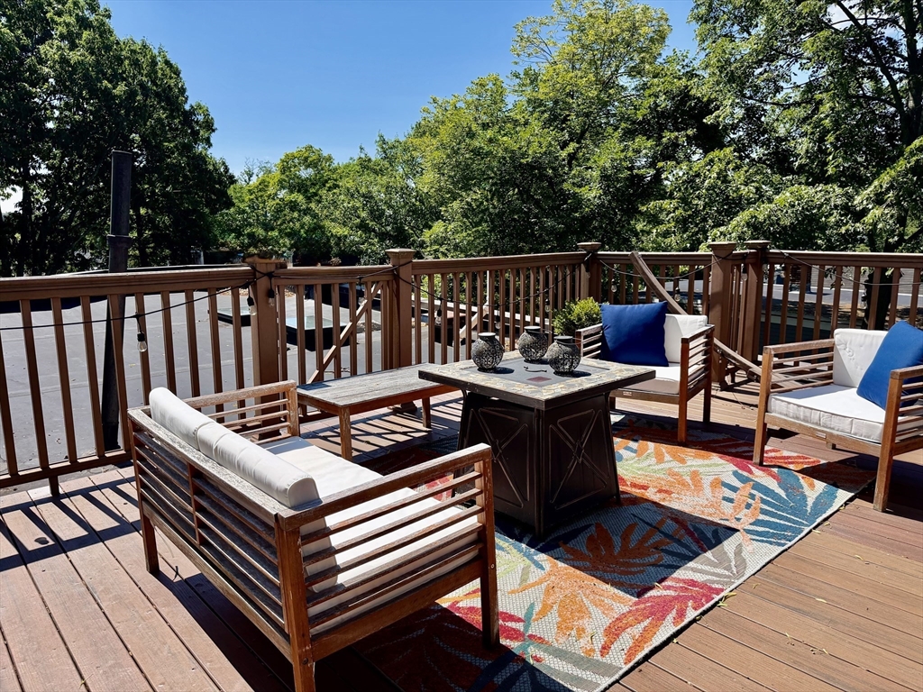 281 Chestnut Avenue, Boston, Massachusetts, 2 Bedrooms Bedrooms, 4 Rooms Rooms,1 BathroomBathrooms,Residential Lease,For Rent,Chestnut Avenue,73552515