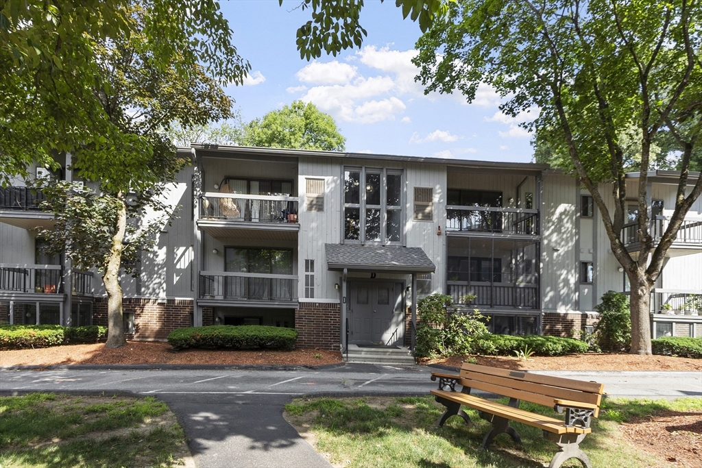 1461 Pawtucket Blvd, Lowell, Massachusetts, 2 Bedrooms Bedrooms, 5 Rooms Rooms,2 BathroomsBathrooms,Residential,For Sale,Pawtucket Blvd,73552426