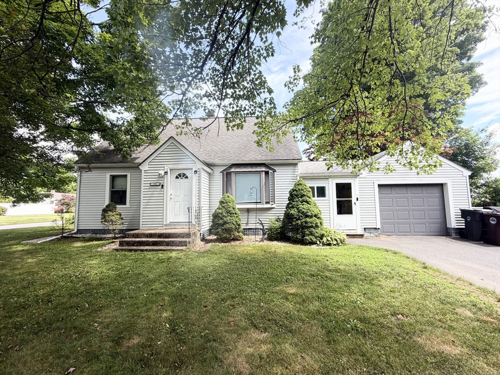 15 Kenwood Street, Westfield, Massachusetts, 3 Bedrooms Bedrooms, 6 Rooms Rooms,1 BathroomBathrooms,Residential,For Sale,Kenwood Street,73547452