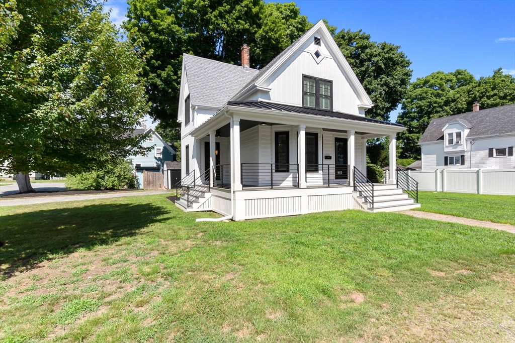 13 Pleasant St, Hamilton, Massachusetts, 3 Bedrooms Bedrooms, 6 Rooms Rooms,2 BathroomsBathrooms,Residential,For Sale,Pleasant St,73552665