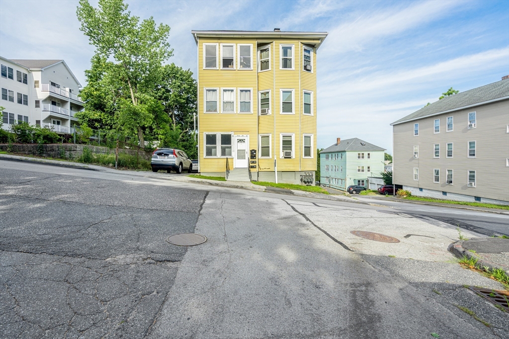 42 Adams St, Worcester, Massachusetts, 9 Bedrooms Bedrooms, 15 Rooms Rooms,3 BathroomsBathrooms,Residential Income,For Sale,Adams St,73552669