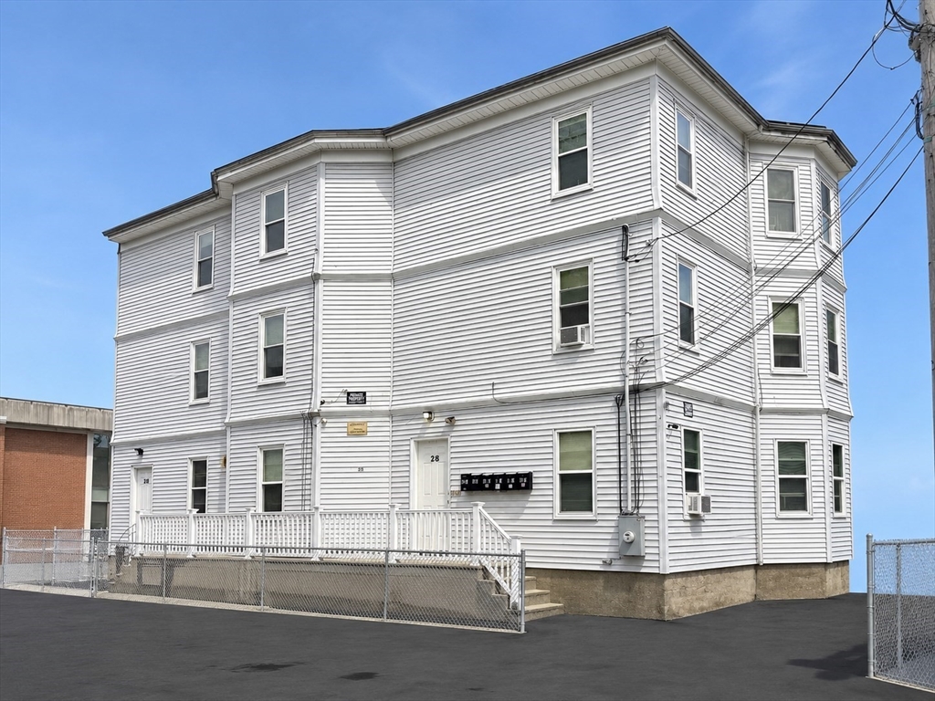28 Ellsworth Ave, Brockton, Massachusetts, 9 Bedrooms Bedrooms, 18 Rooms Rooms,6 BathroomsBathrooms,Residential Income,For Sale,Ellsworth Ave,73552675