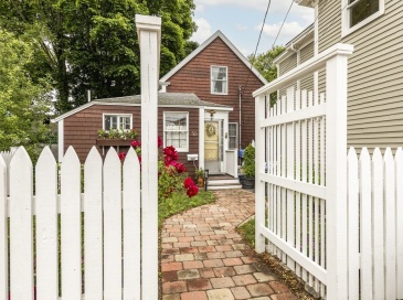 50 Rowland Street, Marblehead, Massachusetts, 2 Bedrooms Bedrooms, 6 Rooms Rooms,1 BathroomBathrooms,Residential Lease,For Rent,Rowland Street,73552690