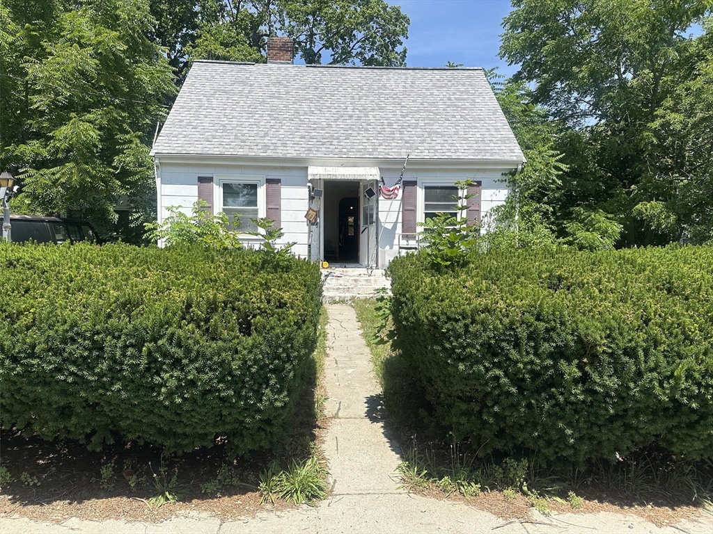 22 Hanson Ave, Walpole, Massachusetts, 3 Bedrooms Bedrooms, 7 Rooms Rooms,1.5 BathroomsBathrooms,Residential,For Sale,Hanson Ave,73552697