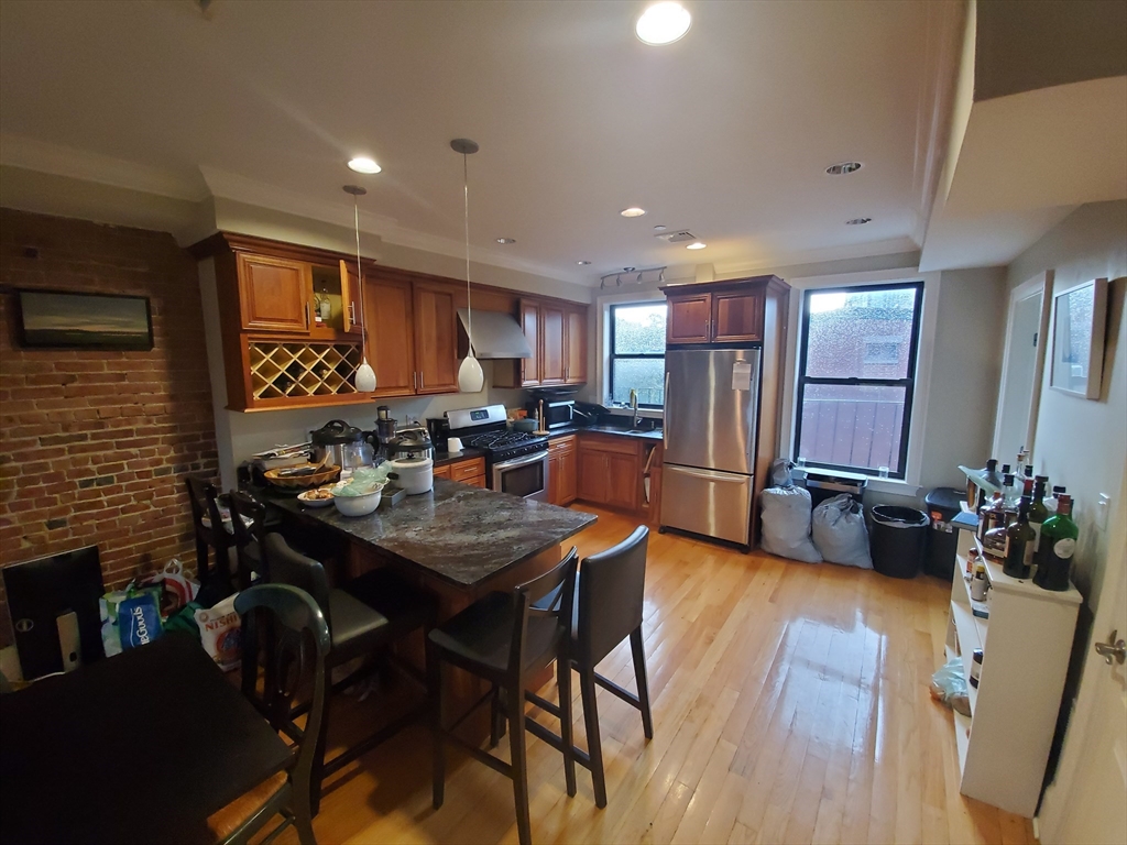 681 Tremont, Boston, Massachusetts, 3 Bedrooms Bedrooms, 5 Rooms Rooms,3 BathroomsBathrooms,Residential Lease,For Rent,Tremont,73552702