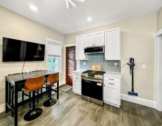 56 Dorset St, Boston, Massachusetts, 3 Bedrooms Bedrooms, 5 Rooms Rooms,1 BathroomBathrooms,Residential Lease,For Rent,Dorset St,73552646