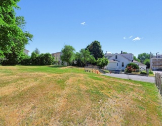 16 Lakeview St, Blackstone, Massachusetts, 2 Bedrooms Bedrooms, 5 Rooms Rooms,1 BathroomBathrooms,Residential,For Sale,Lakeview St,73552699