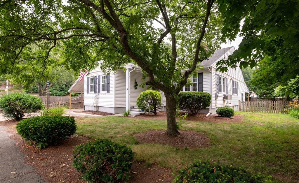 4 Herrick Street Extension, Beverly, Massachusetts, 3 Bedrooms Bedrooms, 6 Rooms Rooms,1 BathroomBathrooms,Residential,For Sale,Herrick Street Extension,73552683