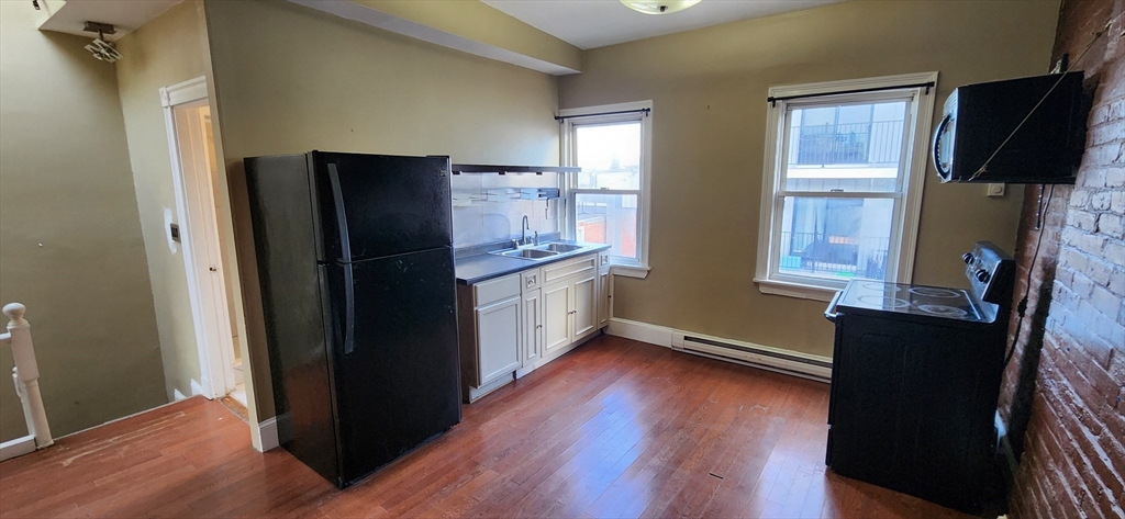 4 Wilbur Ct., Boston, Massachusetts, 1 Bedroom Bedrooms, 2 Rooms Rooms,1 BathroomBathrooms,Residential Lease,For Rent,Wilbur Ct.,73552711
