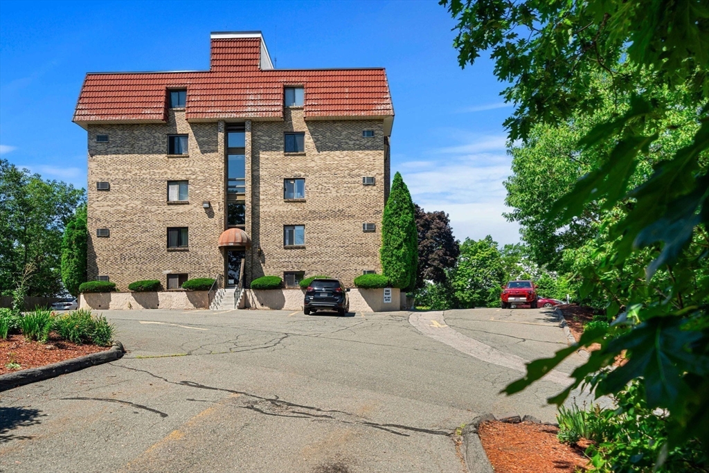 159 Franklin St, Stoneham, Massachusetts, 1 Bedroom Bedrooms, 4 Rooms Rooms,1 BathroomBathrooms,Residential,For Sale,Franklin St,73552709