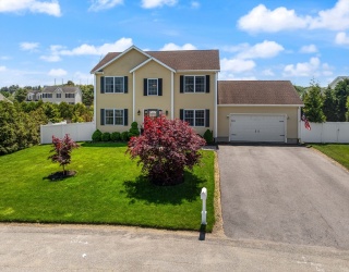 55 Sloop Drive, Portsmouth, Rhode Island, 3 Bedrooms Bedrooms, 7 Rooms Rooms,3.5 BathroomsBathrooms,Residential,For Sale,Sloop Drive,73552720