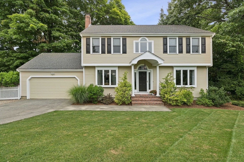18 Mulberry Ln, Canton, Massachusetts, 3 Bedrooms Bedrooms, 7 Rooms Rooms,2.5 BathroomsBathrooms,Residential,For Sale,Mulberry Ln,73552719