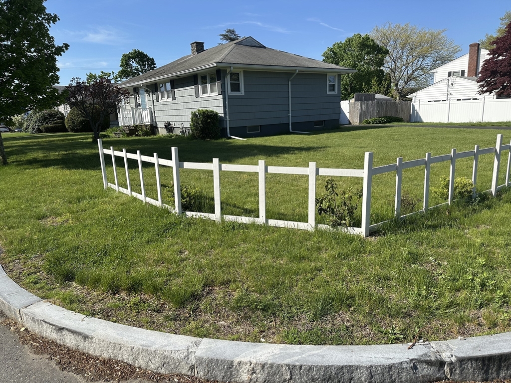 11 Westview, New Bedford, Massachusetts, 3 Bedrooms Bedrooms, 5 Rooms Rooms,1.5 BathroomsBathrooms,Residential,For Sale,Westview,73519775