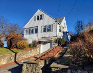 15 Warren St, Southbridge, Massachusetts, 4 Bedrooms Bedrooms, 7 Rooms Rooms,1 BathroomBathrooms,Residential,For Sale,Warren St,73525175