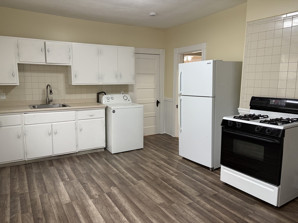 42 Pearl St, Everett, Massachusetts, 2 Bedrooms Bedrooms, 5 Rooms Rooms,1 BathroomBathrooms,Residential Lease,For Rent,Pearl St,73511072