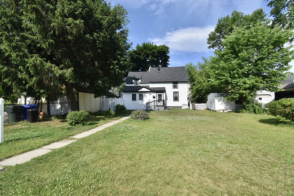 106 Suffolk St, Springfield, Massachusetts, 3 Bedrooms Bedrooms, 5 Rooms Rooms,1.5 BathroomsBathrooms,Residential,For Sale,Suffolk St,73536588