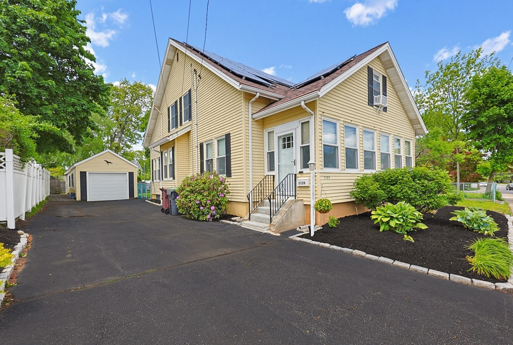 1139 East St, Dedham, Massachusetts, 5 Bedrooms Bedrooms, 10 Rooms Rooms,2 BathroomsBathrooms,Residential,For Sale,East St,73522365