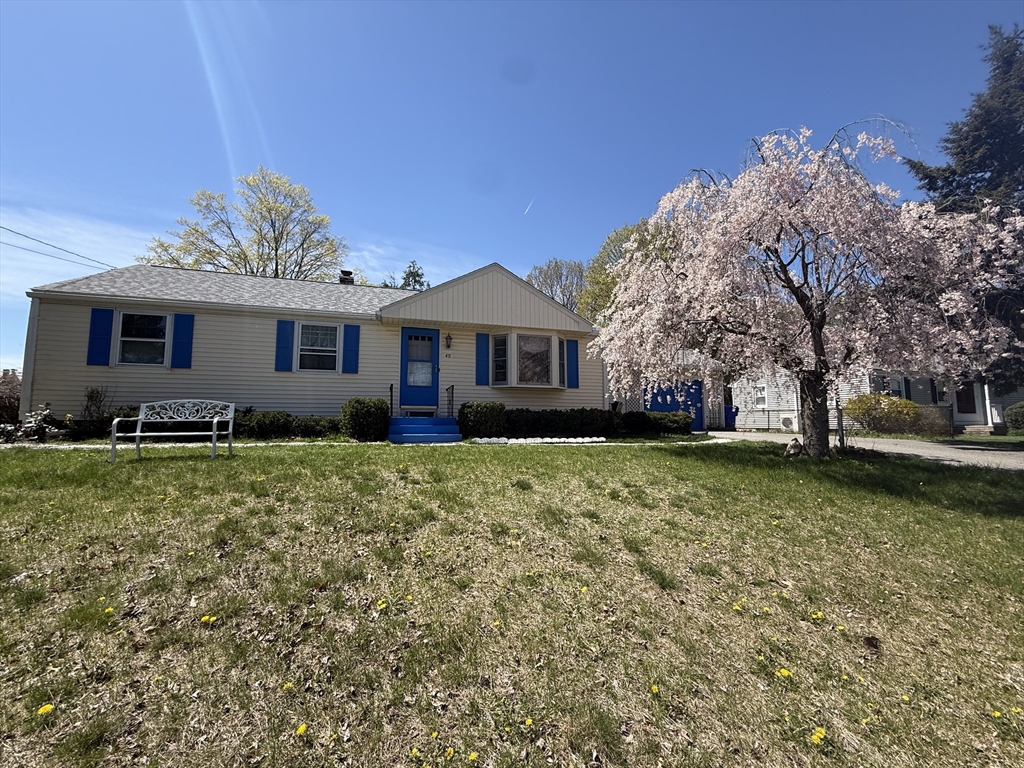 49 Fitzgerald Rd, Springfield, Massachusetts, 2 Bedrooms Bedrooms, 5 Rooms Rooms,2 BathroomsBathrooms,Residential,For Sale,Fitzgerald Rd,73518614