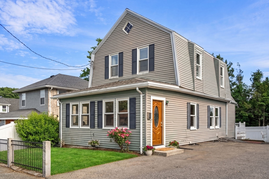 221 Winthrop St, Quincy, Massachusetts, 3 Bedrooms Bedrooms, 6 Rooms Rooms,2 BathroomsBathrooms,Residential,For Sale,Winthrop St,73537130