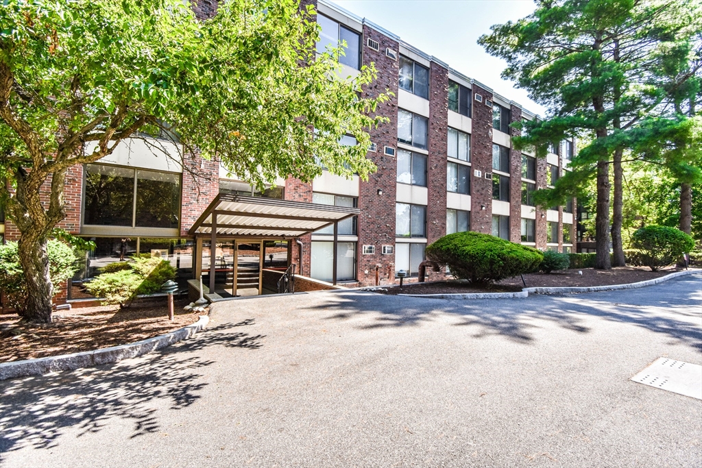 993 Massachusetts Ave, Arlington, Massachusetts, 1 Bedroom Bedrooms, 3 Rooms Rooms,1.5 BathroomsBathrooms,Residential,For Sale,Massachusetts Ave,73498504