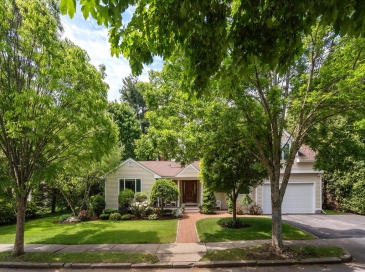 183 Old Farm Rd, Newton, Massachusetts, 3 Bedrooms Bedrooms, 12 Rooms Rooms,3.5 BathroomsBathrooms,Residential,For Sale,Old Farm Rd,73526362 183 Old Farm Rd, Newton, Massachusetts, 3 Bedrooms Bedrooms, 12 Rooms Rooms,3.5 BathroomsBathrooms,Residential,For Sale,Old Farm Rd,73526362