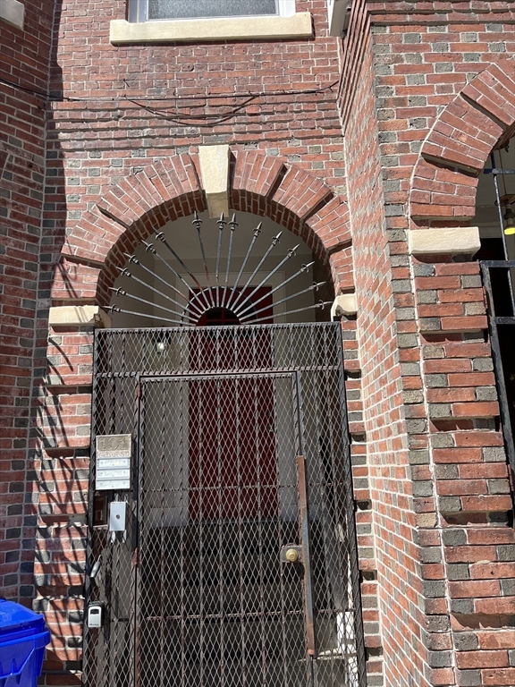101 Cedar St, Boston, Massachusetts, 2 Bedrooms Bedrooms, 4 Rooms Rooms,1 BathroomBathrooms,Residential Lease,For Rent,Cedar St,73544725