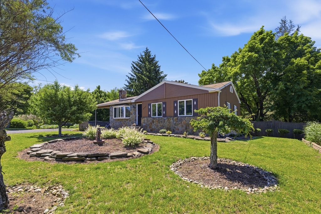 925 West St., Ludlow, Massachusetts, 3 Bedrooms Bedrooms, 5 Rooms Rooms,1 BathroomBathrooms,Residential,For Sale,West St.,73531568