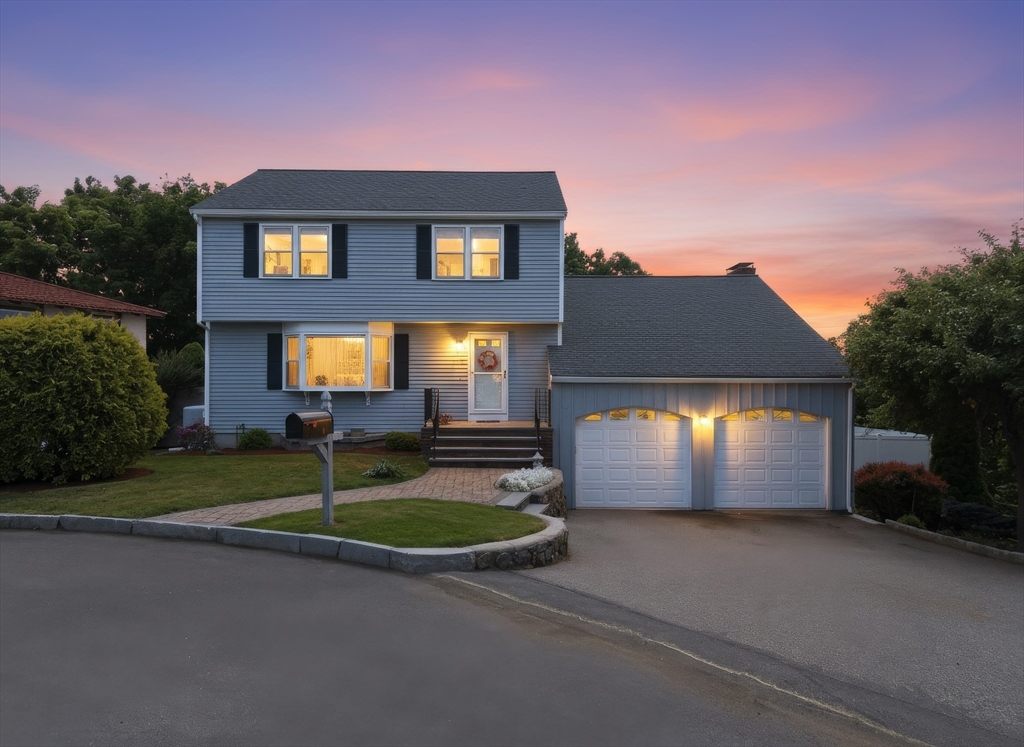 12 Thomas Cir, Stoneham, Massachusetts, 3 Bedrooms Bedrooms, 8 Rooms Rooms,2.5 BathroomsBathrooms,Residential,For Sale,Thomas Cir,73529796