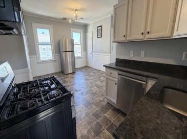 70 Vale Street, Worcester, Massachusetts, 3 Bedrooms Bedrooms, 5 Rooms Rooms,1 BathroomBathrooms,Residential Lease,For Rent,Vale Street,73541178