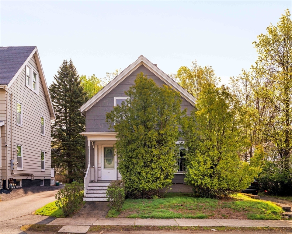 5 Washington St, Stoneham, Massachusetts, 3 Bedrooms Bedrooms, 6 Rooms Rooms,1 BathroomBathrooms,Residential,For Sale,Washington St,73552765