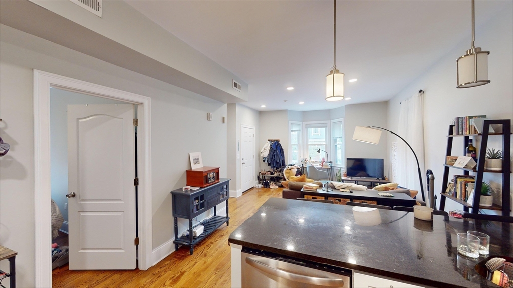 60 Boylston St., Boston, Massachusetts, 2 Bedrooms Bedrooms, 4 Rooms Rooms,2 BathroomsBathrooms,Residential Lease,For Rent,Boylston St.,73553013