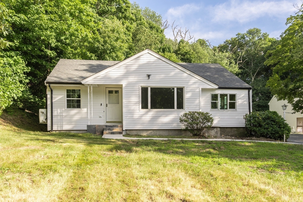 177 Hartford Ave E, Uxbridge, Massachusetts, 3 Bedrooms Bedrooms, 6 Rooms Rooms,1 BathroomBathrooms,Residential,For Sale,Hartford Ave E,73553022