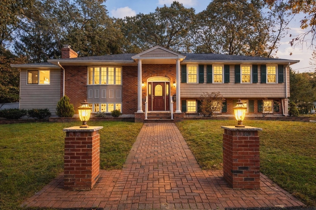8 Phinney Rd, Lexington, Massachusetts, 4 Bedrooms Bedrooms, 11 Rooms Rooms,3 BathroomsBathrooms,Residential Lease,For Rent,Phinney Rd,73553029