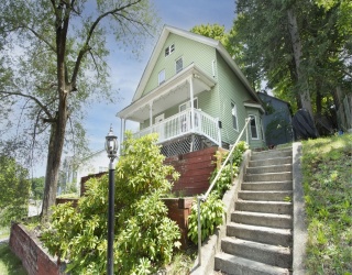 7 Clarence St, Worcester, Massachusetts, 3 Bedrooms Bedrooms, 6 Rooms Rooms,1.5 BathroomsBathrooms,Residential,For Sale,Clarence St,73553044