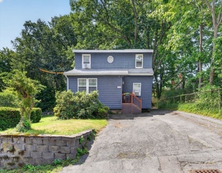 60 Harriett Ave, Burlington, Massachusetts, 3 Bedrooms Bedrooms, 7 Rooms Rooms,2 BathroomsBathrooms,Residential,For Sale,Harriett Ave,73553045