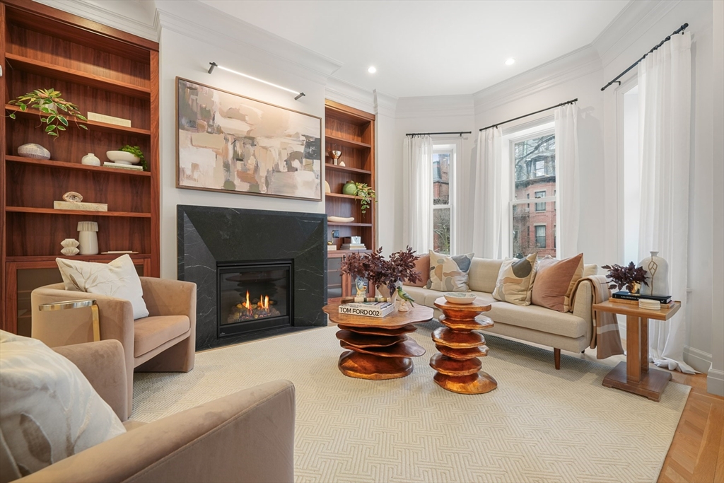 352 Marlborough St, Boston, Massachusetts, 4 Bedrooms Bedrooms, 14 Rooms Rooms,5.5 BathroomsBathrooms,Residential,For Sale,Marlborough St,73479490