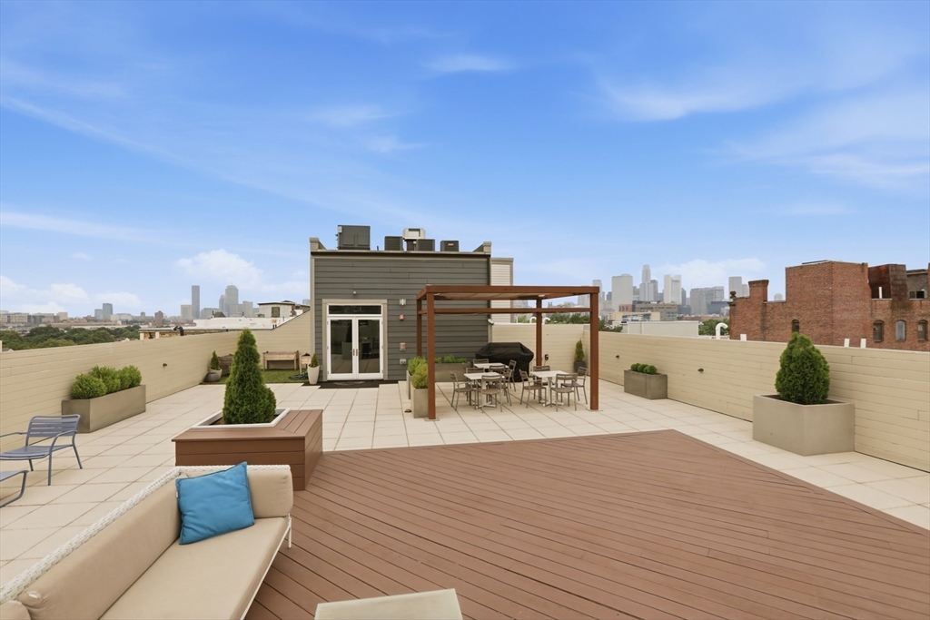 309 E St, Boston, Massachusetts, 2 Bedrooms Bedrooms, 4 Rooms Rooms,2 BathroomsBathrooms,Residential,For Sale,E St,73552978