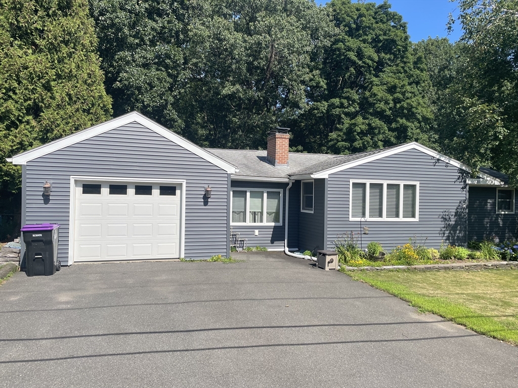 10 Brenan St, Holyoke, Massachusetts, 4 Bedrooms Bedrooms, 9 Rooms Rooms,2 BathroomsBathrooms,Residential Lease,For Rent,Brenan St,73553070