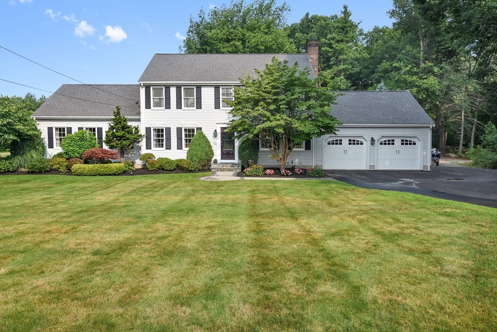 82 Bellingham Rd, Blackstone, Massachusetts, 3 Bedrooms Bedrooms, 7 Rooms Rooms,1.5 BathroomsBathrooms,Residential,For Sale,Bellingham Rd,73553075